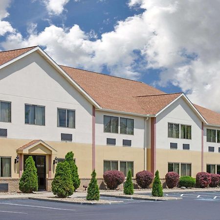 Baymont By Wyndham Boston Heights/Hudson Hotel Exterior foto