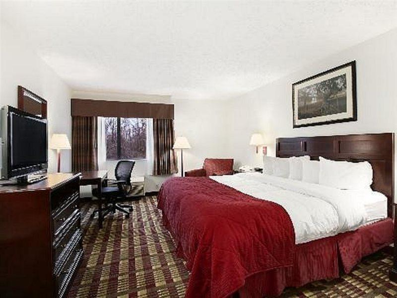 Baymont By Wyndham Boston Heights/Hudson Hotel Exterior foto