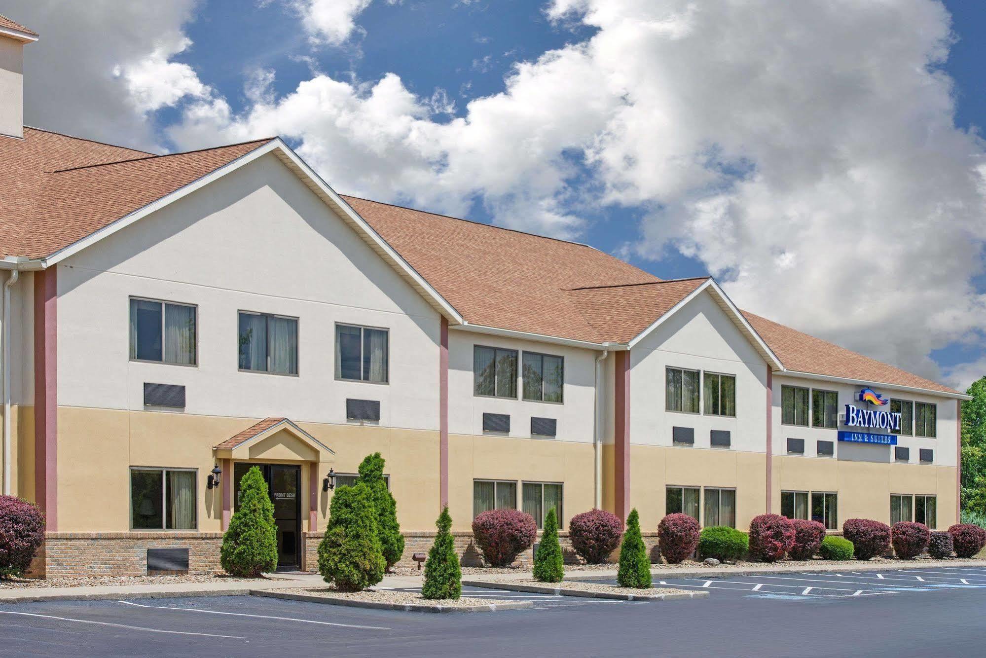 Baymont By Wyndham Boston Heights/Hudson Hotel Exterior foto