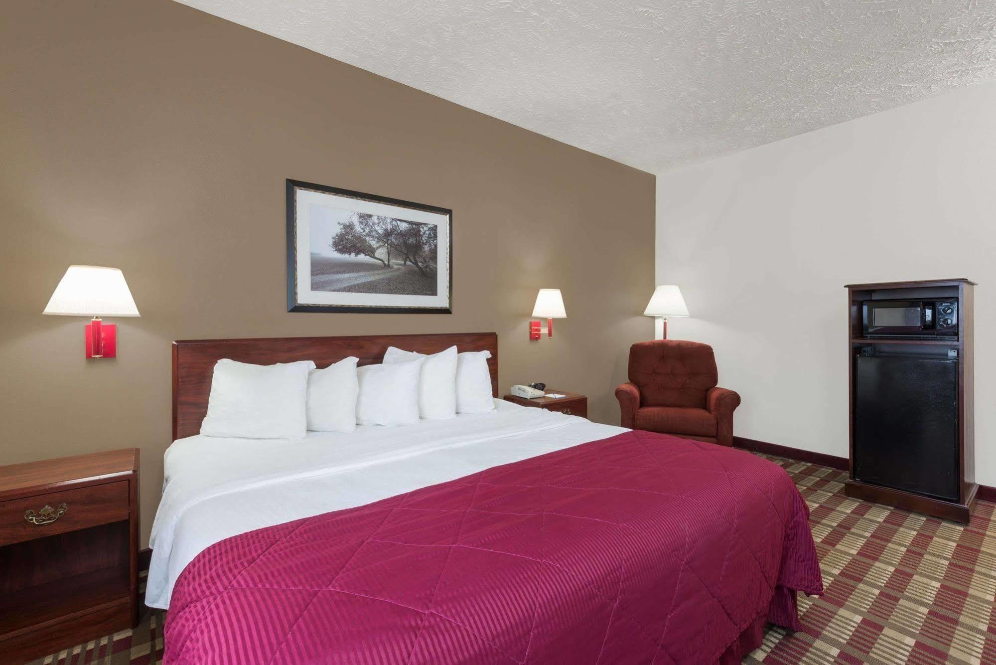 Baymont By Wyndham Boston Heights/Hudson Hotel Exterior foto